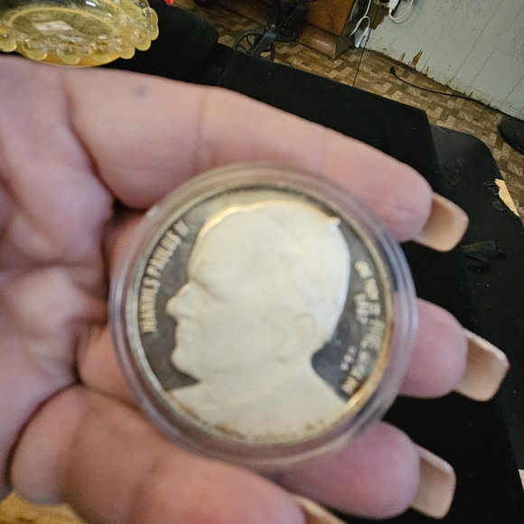 Commemorative Coin with Protective Case - Picture 1 of 8